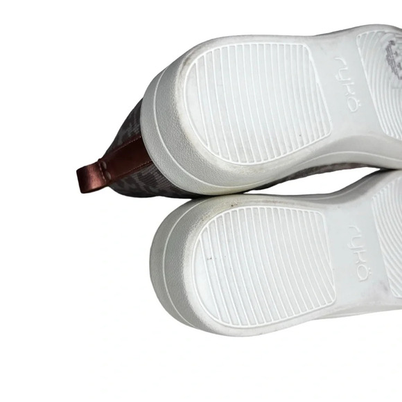 Ryka Vera Sneaker in Camel Brown Leopard Size 9 - Picture 12 of 12